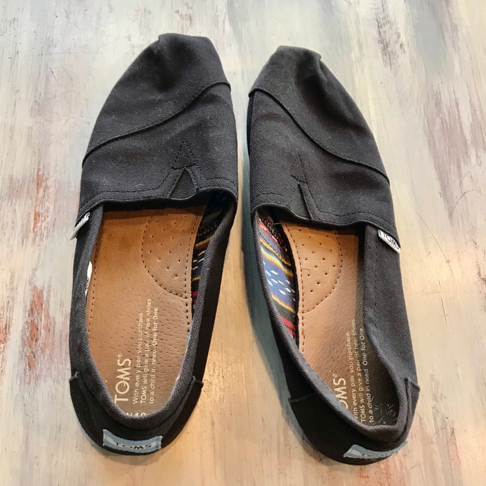 WOMENS BKACK CANVAS TOMS, SZ10